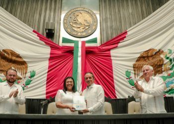 Recibe XVII Legislatura el Sexto Informe de Gobierno de Carlos Joaquín