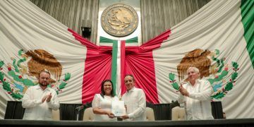 Recibe XVII Legislatura el Sexto Informe de Gobierno de Carlos Joaquín