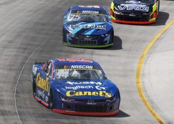 Alex De Alba Jr. mantiene top 3 general Nascar Challenge rumbo al gran premio Commscope
