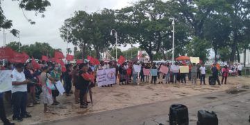 Primera manifestación frente a palacio de gobierno en la presente administración