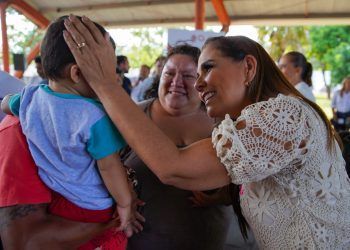 Auxiliares auditivos ayudarán a cambiar la vida de las personas y sus familias: Mara Lezama