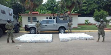 Marina asegura aproximadamente 1,800 kilogramos de presunta droga, en el municipio de Bacalar, Quintana Roo
