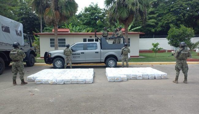 Marina asegura aproximadamente 1,800 kilogramos de presunta droga, en el municipio de Bacalar, Quintana Roo