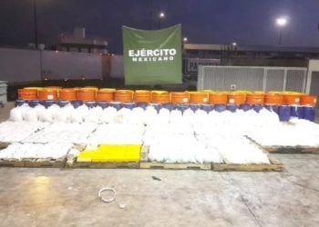 Ejército Mexicano asegura posible fentanilo, metanfetamina, numerario y un vehículo en Sonora