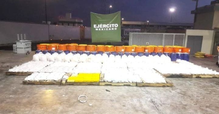Ejército Mexicano asegura posible fentanilo, metanfetamina, numerario y un vehículo en Sonora