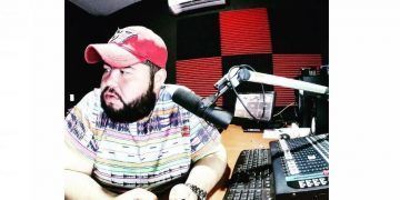 Un talento de la radio y televisión quintanarroense es Adán Quintanilla