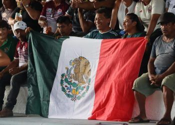 Quintanarroenses disfrutan del debut de México gracias a ¡Vive el Mundial en tu colonia!