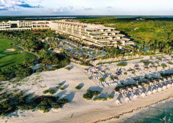 ATELIER Playa Mujeres es galardonado durante los Travvy Awards 2022, que otorga Travel Pulse