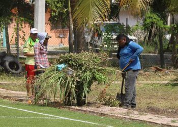 A diario en Chetumal, un ejército de trabajadores mantiene limpias calles y avenidas
