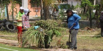 A diario en Chetumal, un ejército de trabajadores mantiene limpias calles y avenidas