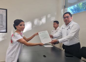 Amayte, alumna que pone en alto al ITSSY con su formaciòn acadèmica