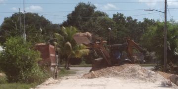 Mientras ejidatarios se pelean por recursos del tren maya, avanzan obras de pavimentación en la comunidad de “el palmar”