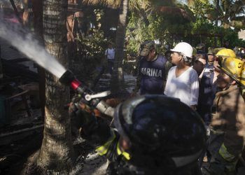 Mara Lezama atiende incendio en Holbox con saldo blanco