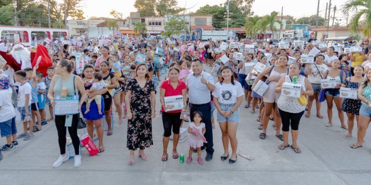 Exitosa Caravana Navideña “2ª Dibuja una Sonrisa” visita colonias en la cabecera de Tulum
