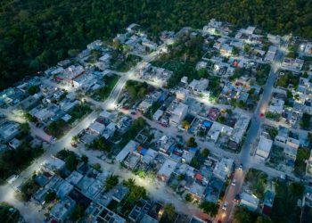 Marciano Dzul y empresarios de Tulum entregan obras de pavimentación en Akumal