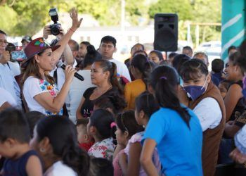 Mara Lezama lleva juguetes, diversión y convivencia a la niñez de la zona cañera