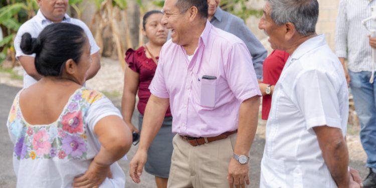 Entrega Marciano Dzul nuevas calles a la población de Coba