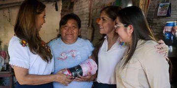 Mara Lezama entrega cobertores y atiende a adultos mayores en Calderitas