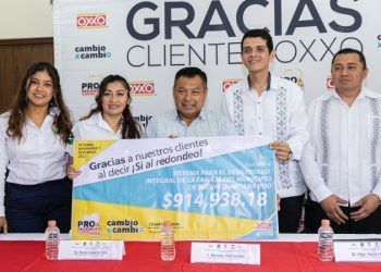 Recibe DIF-Tulum donativo recaudado por tiendas Oxxo