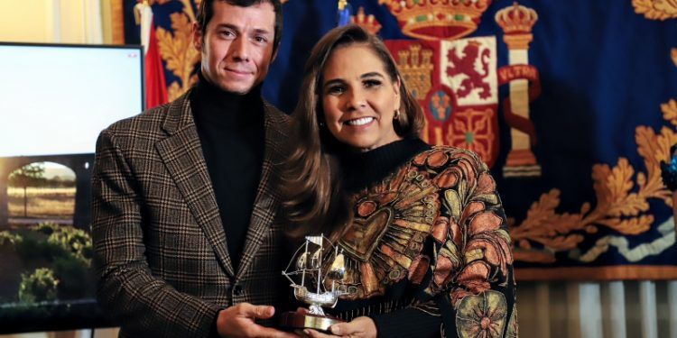 Recibe Mara Lezama el premio “Destino líder en turismo de América y el Caribe» para Quintana Roo