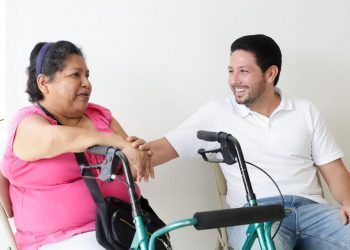 Renán Sánchez mantiene su compromiso de apoyar a las y los cozumeleños