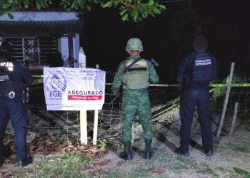 FGE Quintana Roo cateo un inmueble al Sur de Quintana Roo; asegura droga, equipo táctico y cartuchos útiles