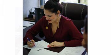 Presenta Estefanía Mercado Iniciativa de Ley para fomentar MIPYMES