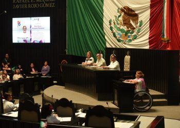 Se expresan mujeres quintanarroenses en la máxima tribuna del Estado
