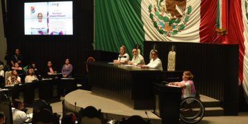 Se expresan mujeres quintanarroenses en la máxima tribuna del Estado