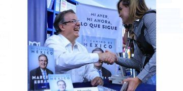 ¡Presentarán obra de Ebrard en la Universidad Autónoma de Quintana Roo