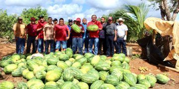 Refrenda zona maya amistad con Nivardo Mena