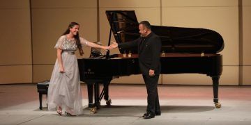 La historia detrás de María Hanneman, la joven pianista mexicana