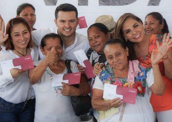 Más de 40 mil 600 beneficiarias recibieron su tarjeta ‘Mujer es Vida’ en Quintana Roo: Pablo Bustamante