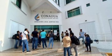 Se manifiestan trabajadores de la Comisión Nacional del Agua en Chetumal