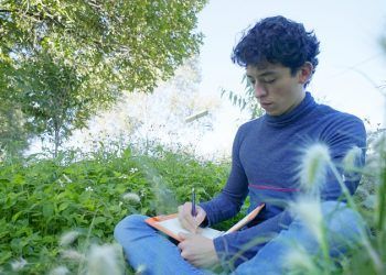 Para los jóvenes, la apariencia física, inseguridad personal y la falta de oportunidades son los factores principales que dificultan su acceso a un empleo