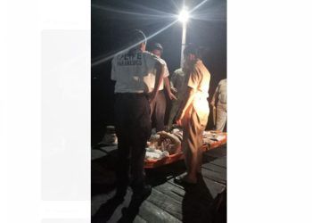 Personal naval realiza evacuación médica de una persona en costas de Quintana Roo
