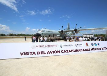 Aterriza en Chetumal el avión cazahuracanes