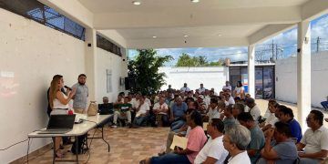 Imparten curso en OPB a operadores de taxis