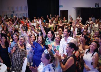 Con cientos de mamás de Solidaridad celebra Estefanía Día de las Madres