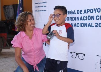 Lentes graduados para casi 1,500 personas de 74 municipios
