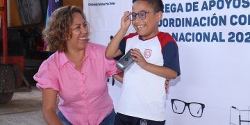 Lentes graduados para casi 1,500 personas de 74 municipios