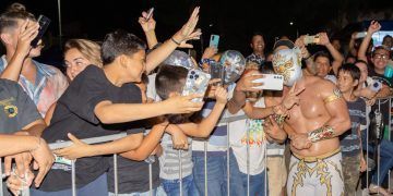ANIVERSARIO: Multitudinaria asistencia en espectáculo de lucha libre en Tulum