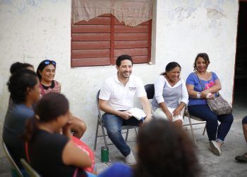 Se reúne Renán Sánchez con vecinos de la colonia Emiliano Zapata en Cozumel