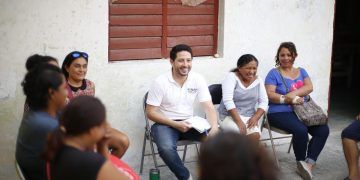 Se reúne Renán Sánchez con vecinos de la colonia Emiliano Zapata en Cozumel