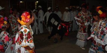 3 de mayo, honrando a la cruz milpera de los pueblos mayas