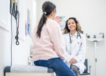 Mujeres atienden su salud y bienestar con tecnología