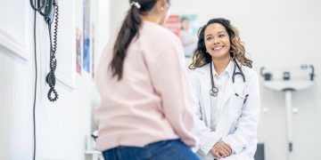 Mujeres atienden su salud y bienestar con tecnología