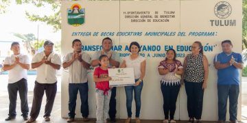 Gobierno de Diego Castañón cumple con becas educativas municipales
