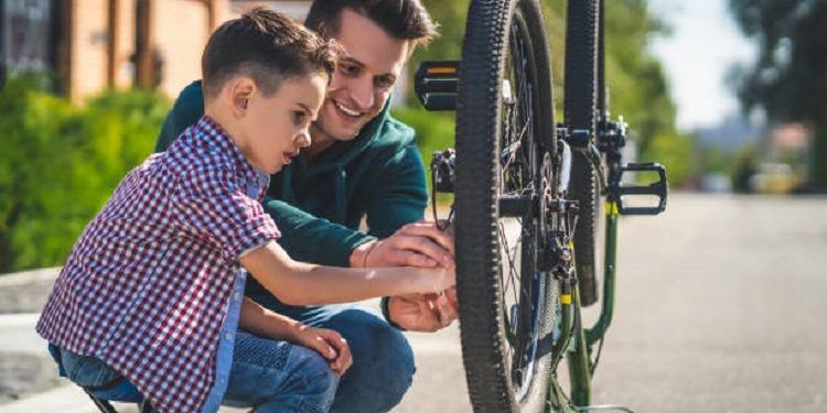 Día del Padre en bicicleta, una forma de celebrarlo al aire libre