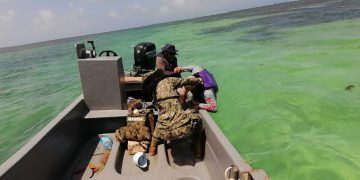 La Secretaría de Marina a través de la Armada de México rescata a una persona en inmediaciones del Canal de Zaragoza